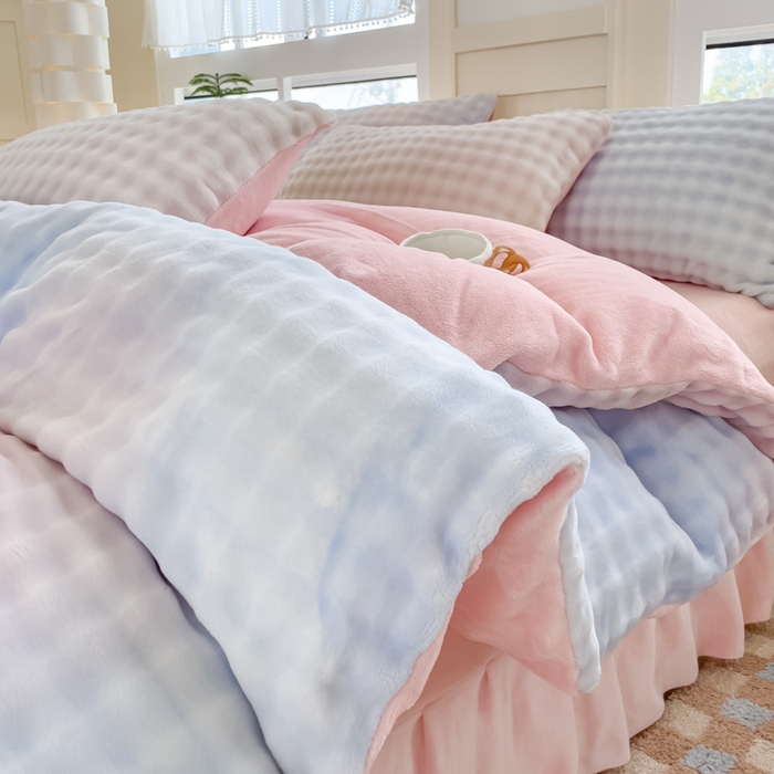 91家纺网 家纺一手货源 找家纺 言熙居2024新款-A面泡芙绒B面全消光8到9斤牛奶绒三四件套 泡芙-蓝粉