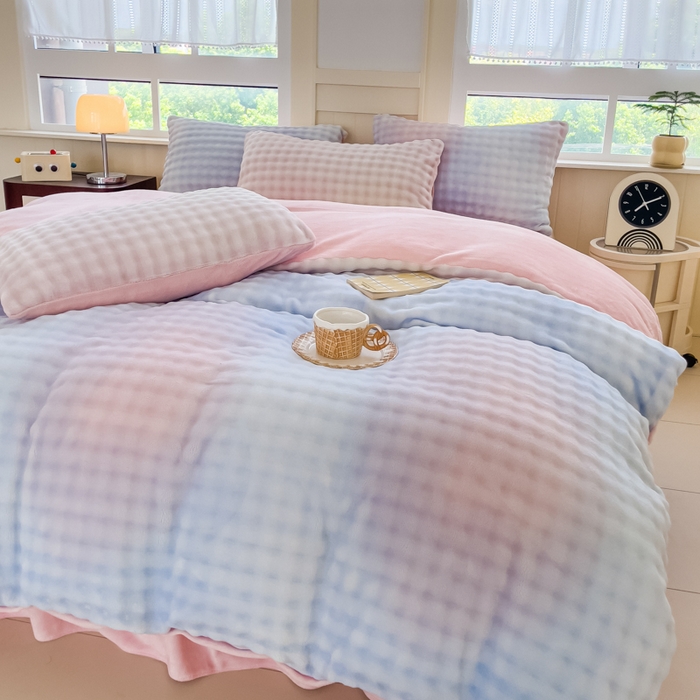 91家纺网 家纺一手货源 找家纺 言熙居2024新款-A面泡芙绒B面全消光8到9斤牛奶绒三四件套 泡芙-蓝粉