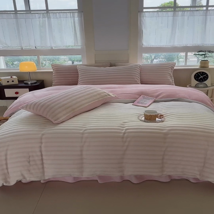 91家纺网 家纺一手货源 找家纺 言熙居2024新款-A面泡芙绒B面全消光8到9斤牛奶绒三四件套 泡芙-粉白