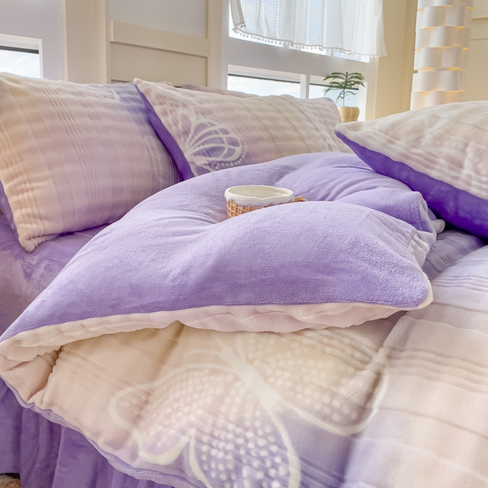 91家纺网 家纺一手货源 找家纺 言熙居2024新款-A面泡芙绒B面全消光8到9斤牛奶绒三四件套 蝴蝶-粉紫