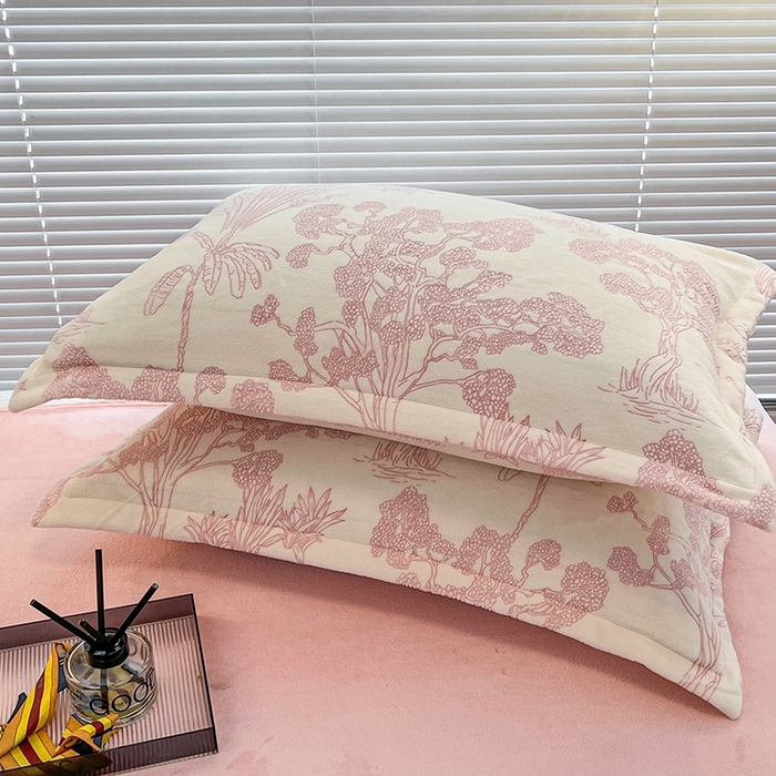 91家纺网 家纺一手货源 找家纺 慕尚 2025新款高克重保暖双色雕花绒枕套单件 花梦-粉