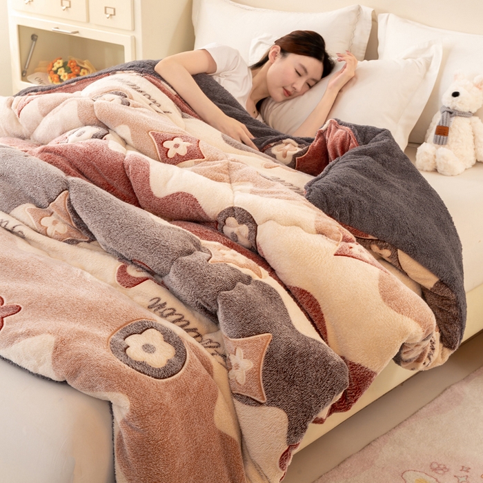 91家纺网 家纺一手货源 找家纺 好梦来家纺（原锦茂家纺） 2025新款印花款A类雪花绒冬被羊羔绒冬被被芯冬季牛奶绒冬被 裸婚时代