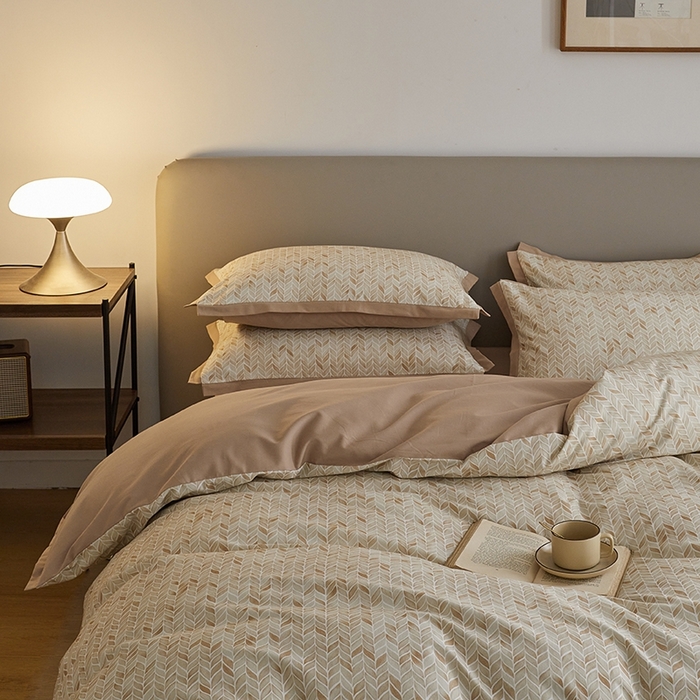 91家纺网 家纺一手货源 找家纺 千朵森 2024新款高定新疆长绒棉全棉印花拼角磨毛四件套 风格二 似锦