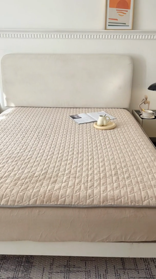 91家纺网 家纺一手货源 找家纺 LADYCOCO可可家居 2024新款超柔牛奶绒夹棉保暖床笠 卡其色