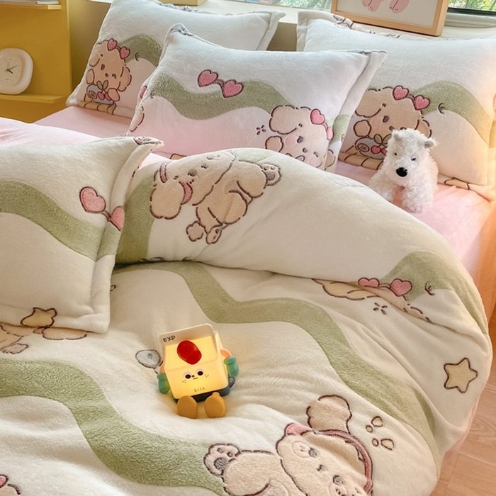 91家纺网 家纺一手货源 找家纺 慕尚 2025新款高克重印花雪花绒被套单件 爱心狗