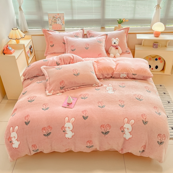 91家纺网 家纺一手货源 找家纺 慕尚 2025新款高克重印花雪花绒四件套  粉白兔