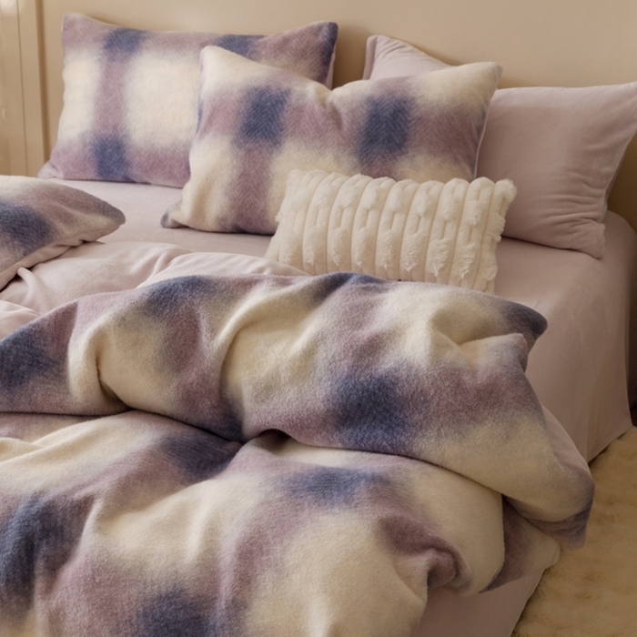 91家纺网 家纺一手货源 找家纺 金奇达家纺 2025秋冬新品保暖加厚绒类多莉羊绒四件套-【格伦格】 缤纷紫