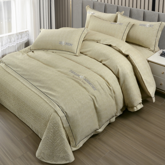 91家纺网 家纺一手货源 找家纺 （总）2024新款磨毛肌理纹刺绣轻奢风床盖夹棉四件套-月光宝盒系列