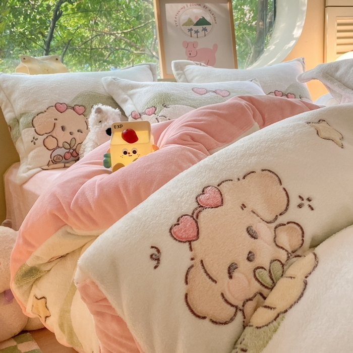 91家纺网 家纺一手货源 找家纺 慕尚 2025新款高克重印花雪花绒四件套  爱心狗