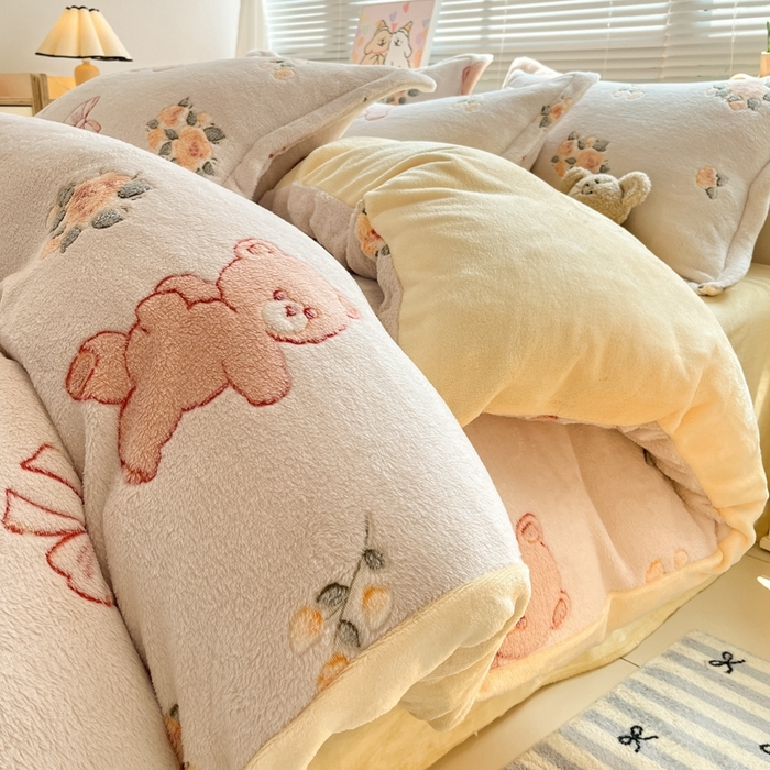 91家纺网 家纺一手货源 找家纺 慕尚 2025新款高克重印花雪花绒被套单件 糯米熊