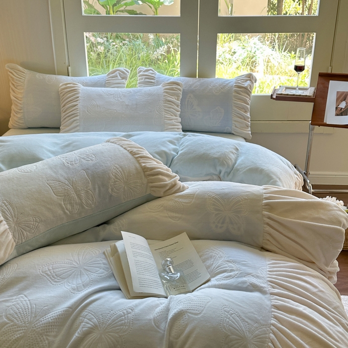 91家纺网 家纺一手货源 找家纺 慕澄家纺 2024新款法式轻奢款琢色烂花牛奶绒四件套 纷飞