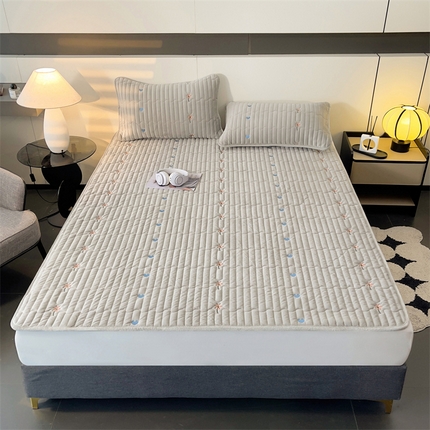 91家纺网 家纺一手货源 找家纺 兄弟坊 2024新款纯色牛奶绒刺绣薄款床垫加厚绒保暖床笠床护垫 艾维-浅灰（床褥款）