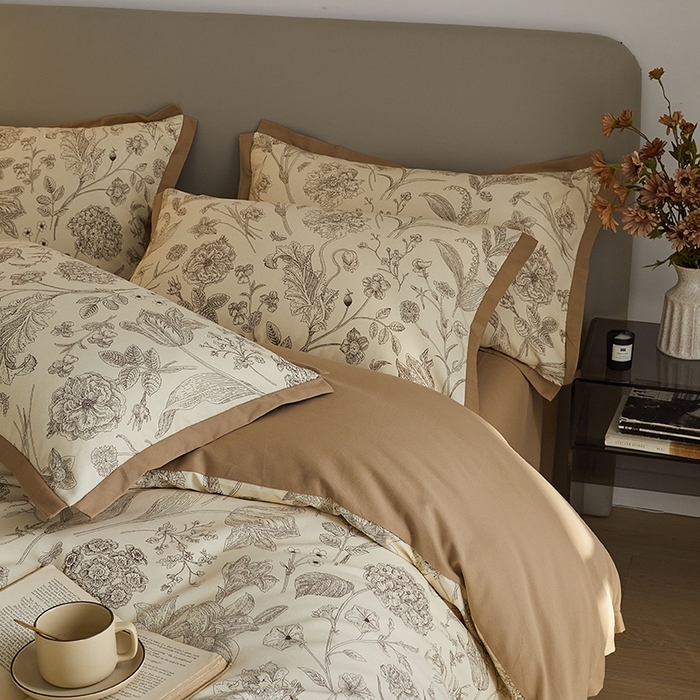 91家纺网 家纺一手货源 找家纺 千朵森 2024新款高定新疆长绒棉全棉印花拼角磨毛四件套 风格二 爱意浓