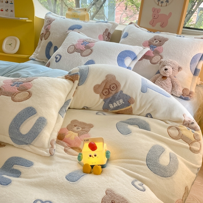 91家纺网 家纺一手货源 找家纺 慕尚 2025新款高克重印花雪花绒四件套  字母熊