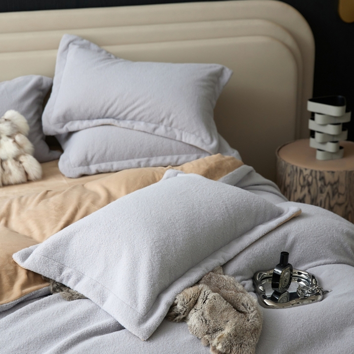 91家纺网 家纺一手货源 找家纺 金奇达家纺 2025秋冬保暖加厚绒类四件套多莉羊绒-德尔菲 银河灰