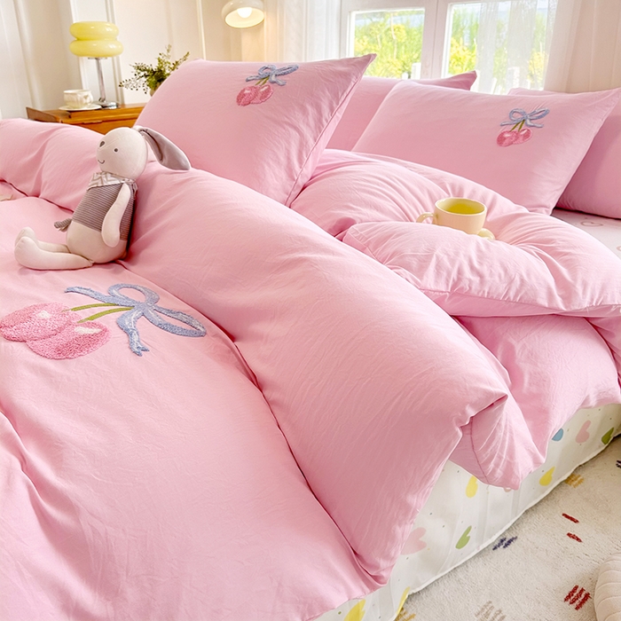 91家纺网 家纺一手货源 找家纺 艾米家居 2025新款水洗磨毛毛巾绣印花四件套 樱桃