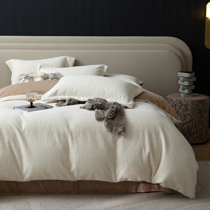 91家纺网 家纺一手货源 找家纺 金奇达家纺 2025秋冬保暖加厚绒类四件套多莉羊绒-德尔菲 月光白