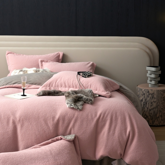 91家纺网 家纺一手货源 找家纺 金奇达家纺 2025秋冬保暖加厚绒类四件套多莉羊绒-德尔菲 糯米粉