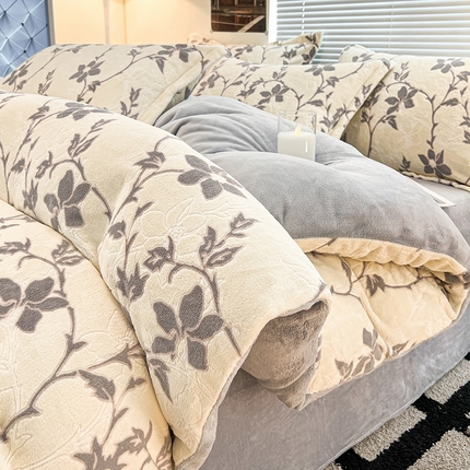 慕尚 2025新款高克重保暖双色雕花绒四件套 藤蔓-米灰