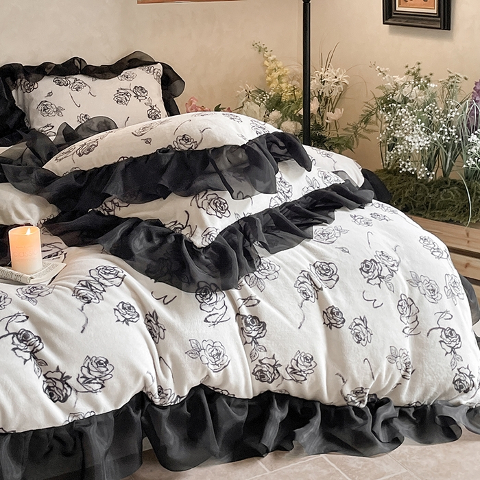 91家纺网 家纺一手货源 找家纺 慕澄家纺 2024新款高克重花边牛奶绒印花四件套 冬语