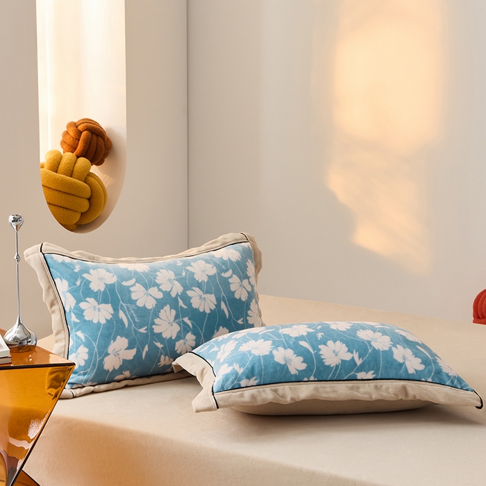 91家纺网 家纺一手货源 找家纺 LADYCOCO可可家居 单枕套-2024新款牛奶绒数码印花单品系列 风叶蓝色+卡其色