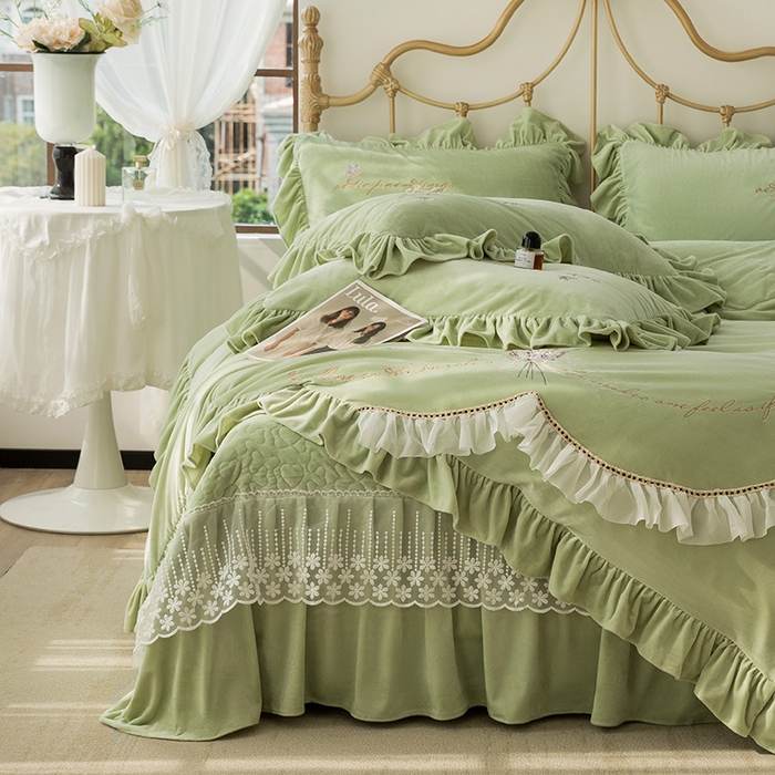 91家纺网 家纺一手货源 找家纺 恋尚羽家纺 2025韩版刺绣婴儿绒床盖款四件套 豆绿