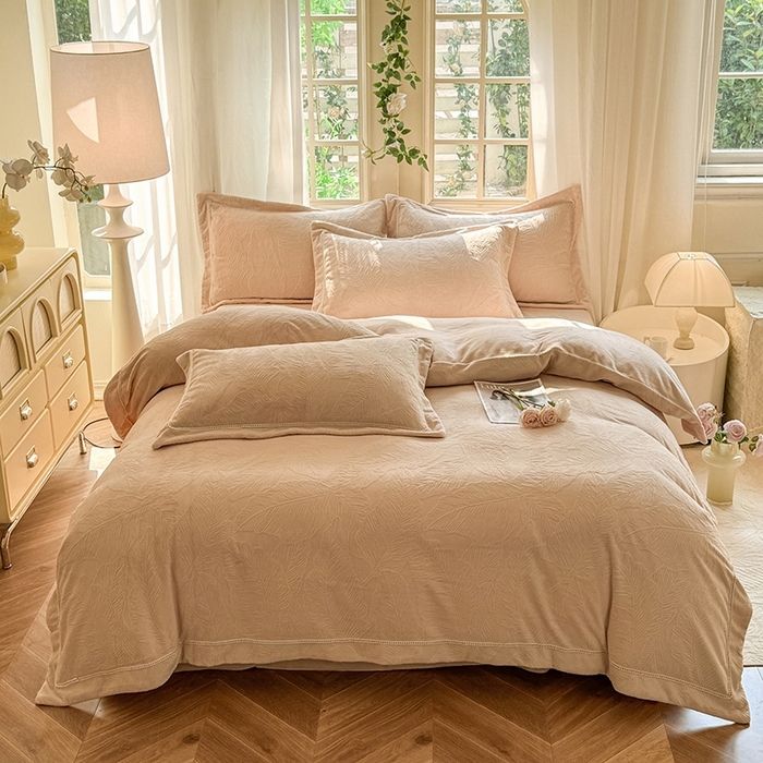 91家纺网 家纺一手货源 找家纺 艾唯希家纺 2024新款纯雕A类230克全消光雕花绒四件套牛奶绒6D高克重珊瑚绒宝宝绒 花之蔓-驼