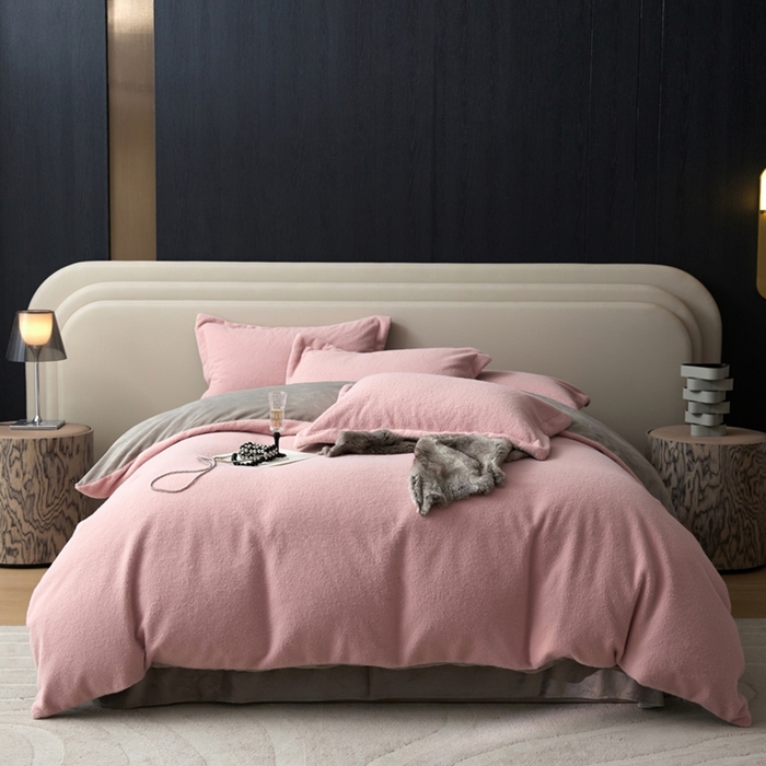 91家纺网 家纺一手货源 找家纺 金奇达家纺 2025秋冬保暖加厚绒类四件套多莉羊绒-德尔菲 糯米粉