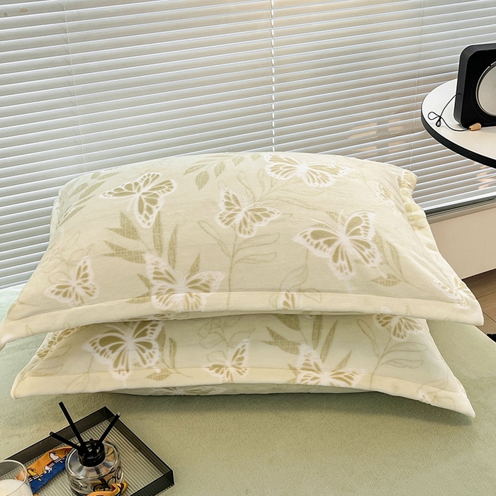 91家纺网 家纺一手货源 找家纺 慕尚 2025新款高克重保暖双色雕花绒枕套单件 蝴蝶-绿