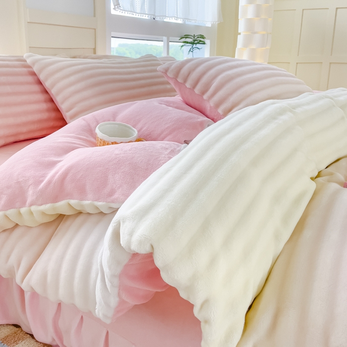 91家纺网 家纺一手货源 找家纺 言熙居2024新款-A面泡芙绒B面全消光8到9斤牛奶绒三四件套 泡芙-粉白