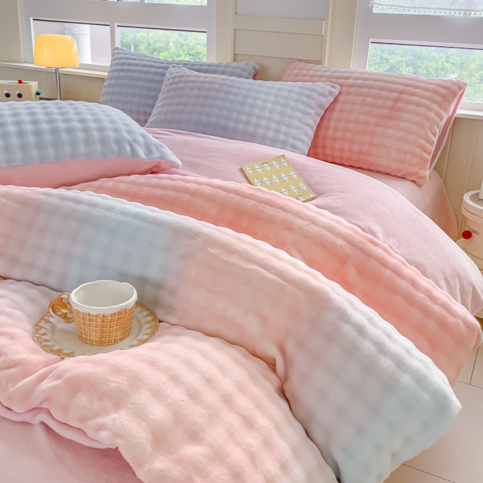 91家纺网 家纺一手货源 找家纺 言熙居2024新款-A面泡芙绒B面全消光8到9斤牛奶绒三四件套 泡芙-粉蓝