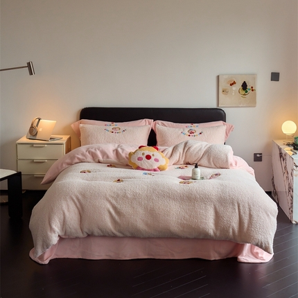 沐晴 2024秋冬新款高克重蚂蚁牛奶绒卡通毛巾绣花四件套 淑女屋