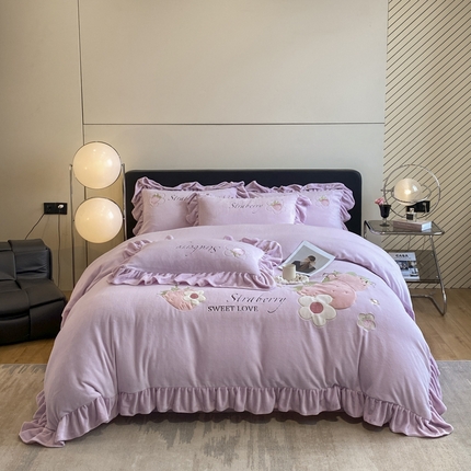 91家纺网 家纺一手货源 找家纺 爱家（原缔乐家纺） 牛奶绒贴布绣四件套-甜心草莓 甜心草莓-梦幻紫