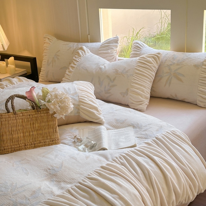 91家纺网 家纺一手货源 找家纺 慕澄家纺 2024新款法式轻奢款琢色烂花牛奶绒四件套 沁竹