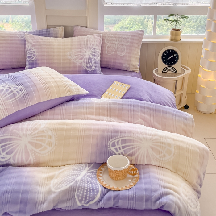 91家纺网 家纺一手货源 找家纺 言熙居2024新款-A面泡芙绒B面全消光8到9斤牛奶绒三四件套 蝴蝶-粉紫