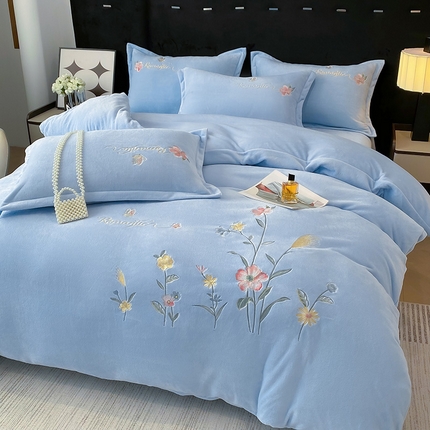 91家纺网 家纺一手货源 找家纺 （总）孟鑫家纺 2025新款大版绣花牛奶绒四件套刺绣花卉高克重宝宝绒-秘密花园