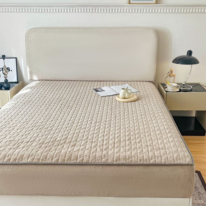 91家纺网 家纺一手货源 找家纺 LADYCOCO可可家居 2024新款超柔牛奶绒夹棉保暖床笠 卡其色