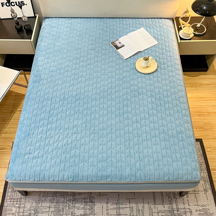 91家纺网 家纺一手货源 找家纺 LADYCOCO可可家居 2024新款超柔牛奶绒夹棉保暖床笠 蓝色