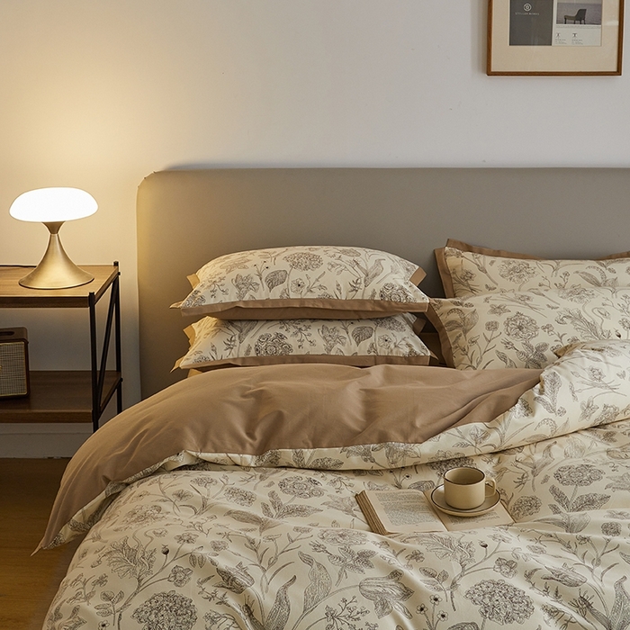 91家纺网 家纺一手货源 找家纺 千朵森 2024新款高定新疆长绒棉全棉印花拼角磨毛四件套 风格二 爱意浓