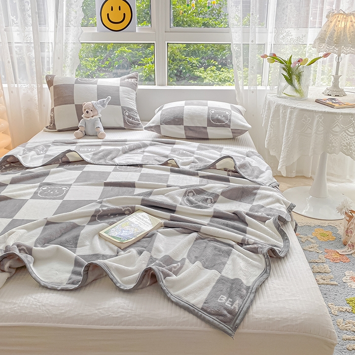 91家纺网 家纺一手货源 找家纺 慕尚家纺 2025新款雪貂绒高克重300g毛毯家用毛毯 可爱熊