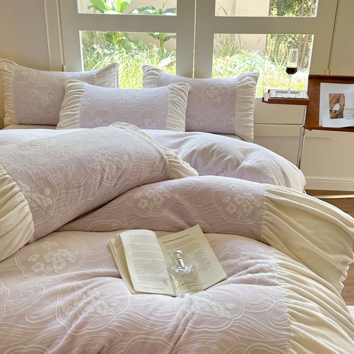 91家纺网 家纺一手货源 找家纺 慕澄家纺 2024新款法式轻奢款琢色烂花牛奶绒四件套 紫苑