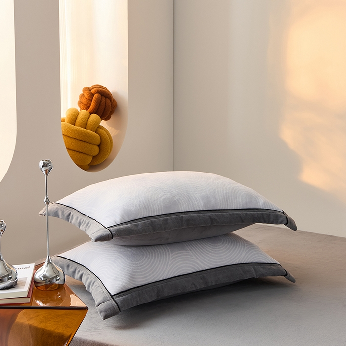 91家纺网 家纺一手货源 找家纺 LADYCOCO可可家居 单枕套-2024新款牛奶绒数码印花单品系列 知音浅灰+灰色