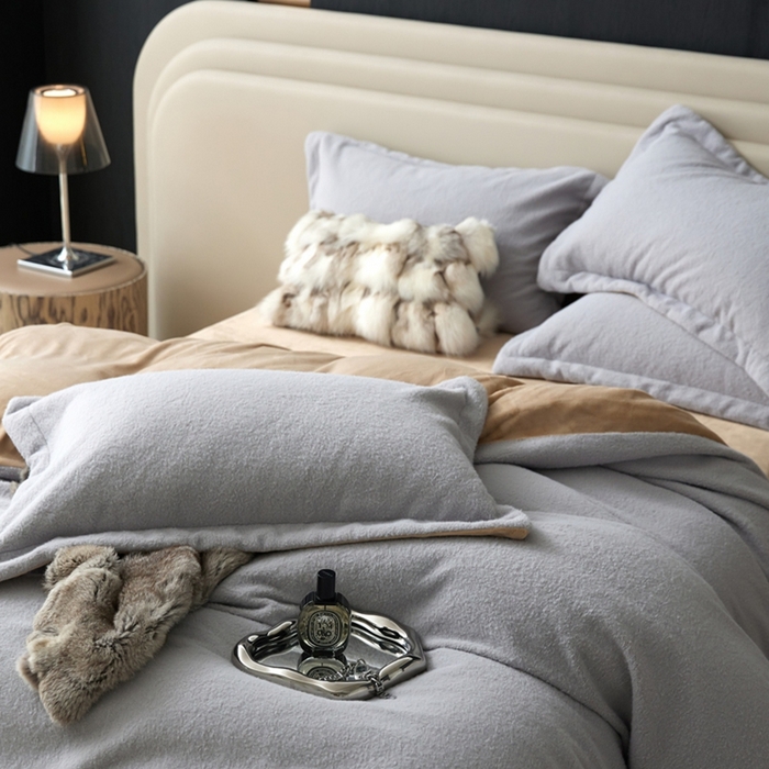 91家纺网 家纺一手货源 找家纺 金奇达家纺 2025秋冬保暖加厚绒类四件套多莉羊绒-德尔菲 银河灰