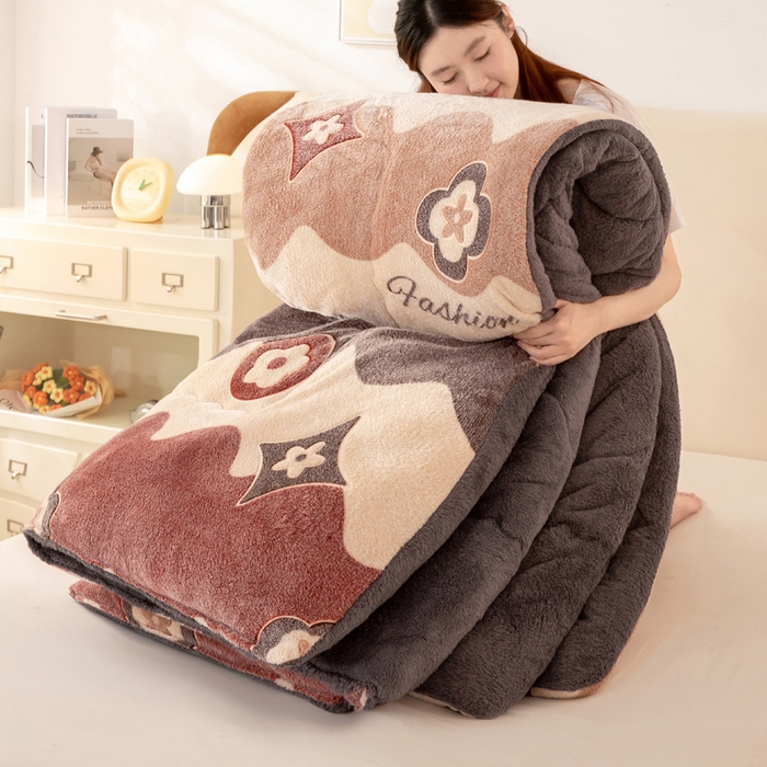 91家纺网 家纺一手货源 找家纺 好梦来家纺（原锦茂家纺） 2025新款印花款A类雪花绒冬被羊羔绒冬被被芯冬季牛奶绒冬被 裸婚时代