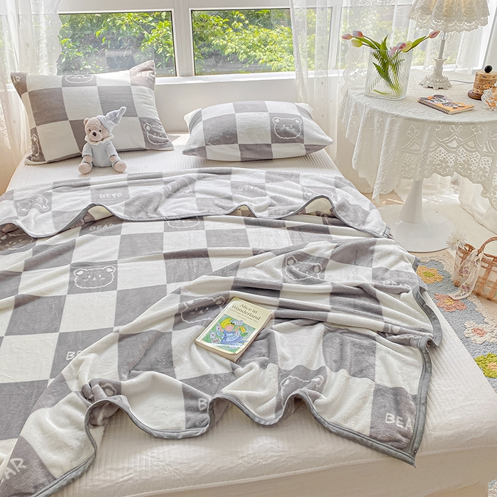 91家纺网 家纺一手货源 找家纺 慕尚家纺 2025新款雪貂绒高克重300g毛毯家用毛毯 可爱熊