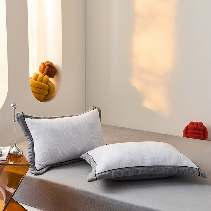 91家纺网 家纺一手货源 找家纺 LADYCOCO可可家居 单枕套-2024新款牛奶绒数码印花单品系列 知音浅灰+灰色