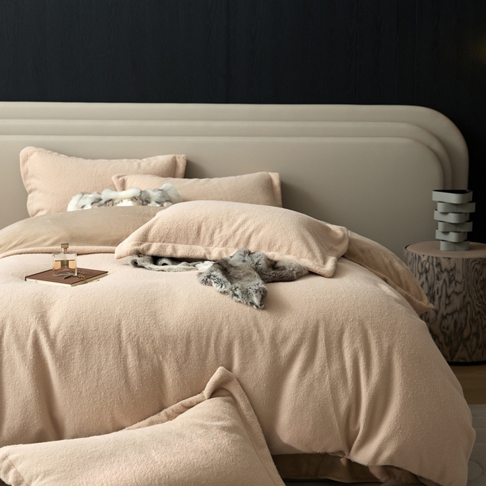 91家纺网 家纺一手货源 找家纺 金奇达家纺 2025秋冬保暖加厚绒类四件套多莉羊绒-德尔菲 燕麦棕