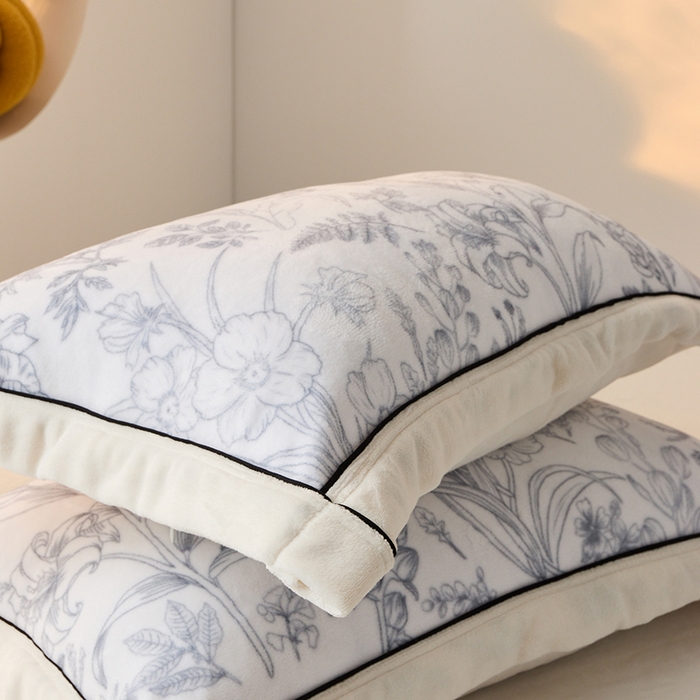 91家纺网 家纺一手货源 找家纺 LADYCOCO可可家居 单枕套-2024新款牛奶绒数码印花单品系列 繁花+米白