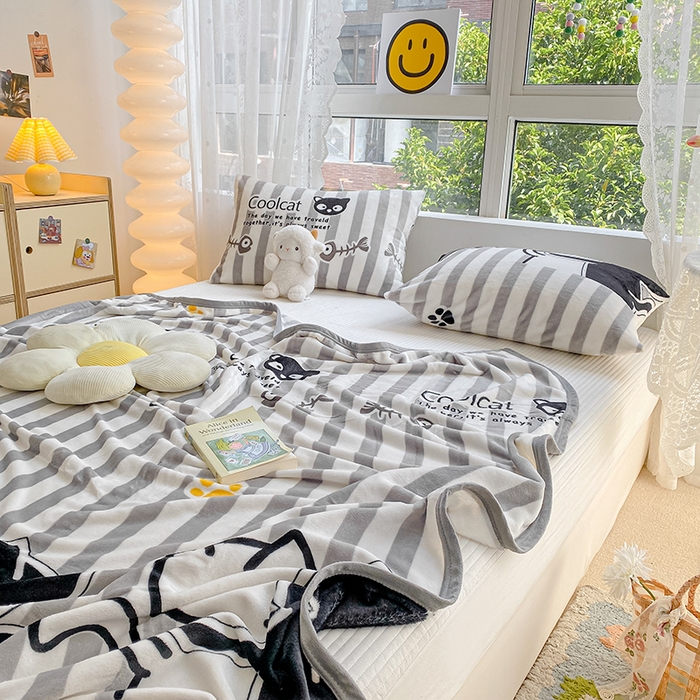 91家纺网 家纺一手货源 找家纺 慕尚家纺 2025新款雪貂绒高克重300g毛毯家用毛毯 背影猫咪