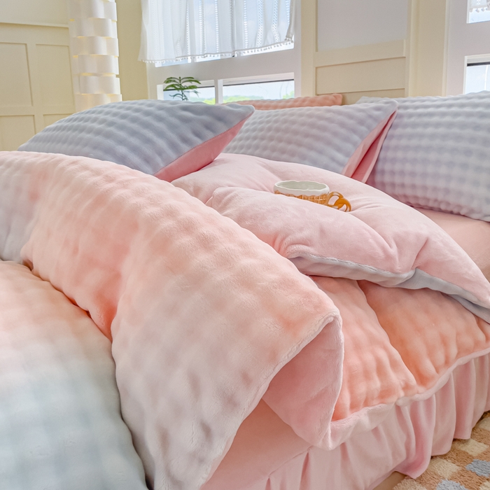 91家纺网 家纺一手货源 找家纺 言熙居2024新款-A面泡芙绒B面全消光8到9斤牛奶绒三四件套 泡芙-粉蓝